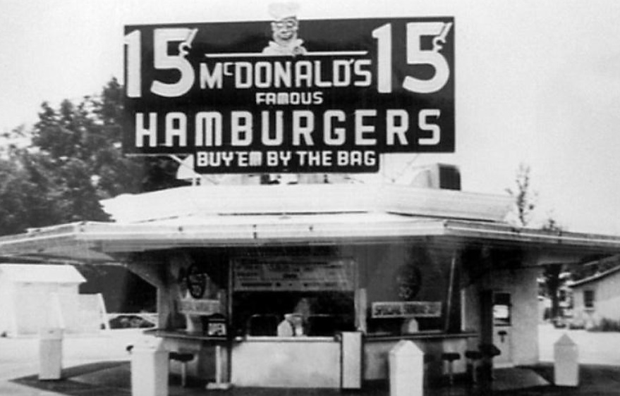 1940 yılında McDonald's, Kaliforniya, ABD. Görsel: mcdonaldsnytristate.com