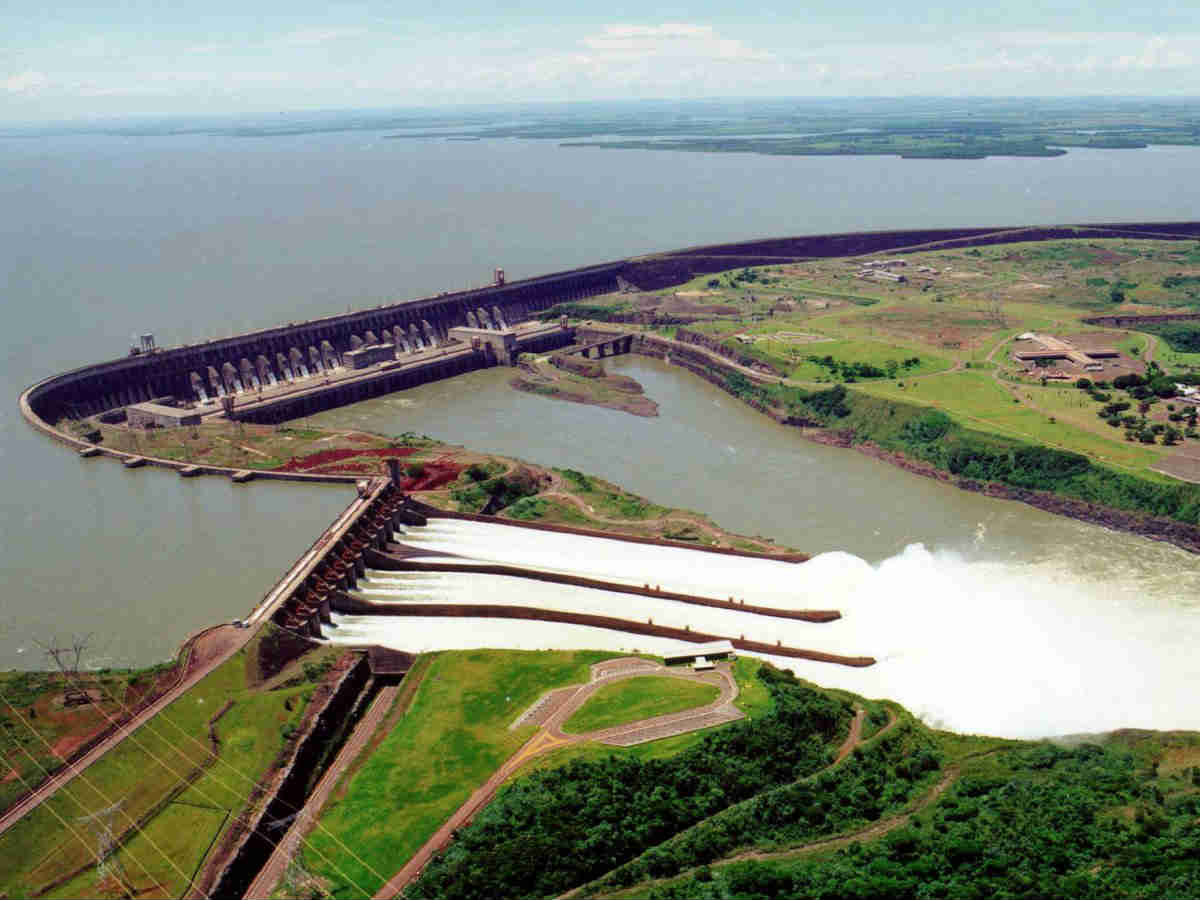 Itaipu Barajı. (Reuters)